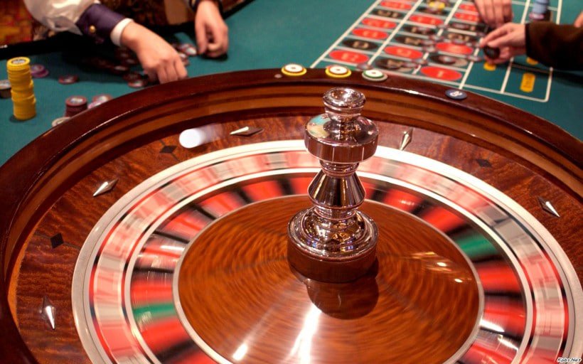 Tampilan dealer langsung dan meja Sic Bo di aston bet